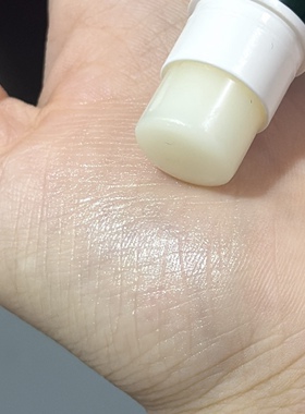 日本兄弟薄荷保湿滋润润唇膏