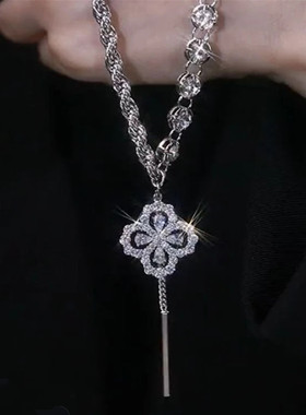 短款四叶草流苏毛衣链