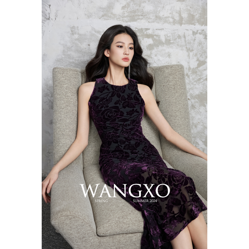 WANGXO｜高定礼服斜裁工艺曲线天成｜削肩挂脖立体网纱烧花连衣裙