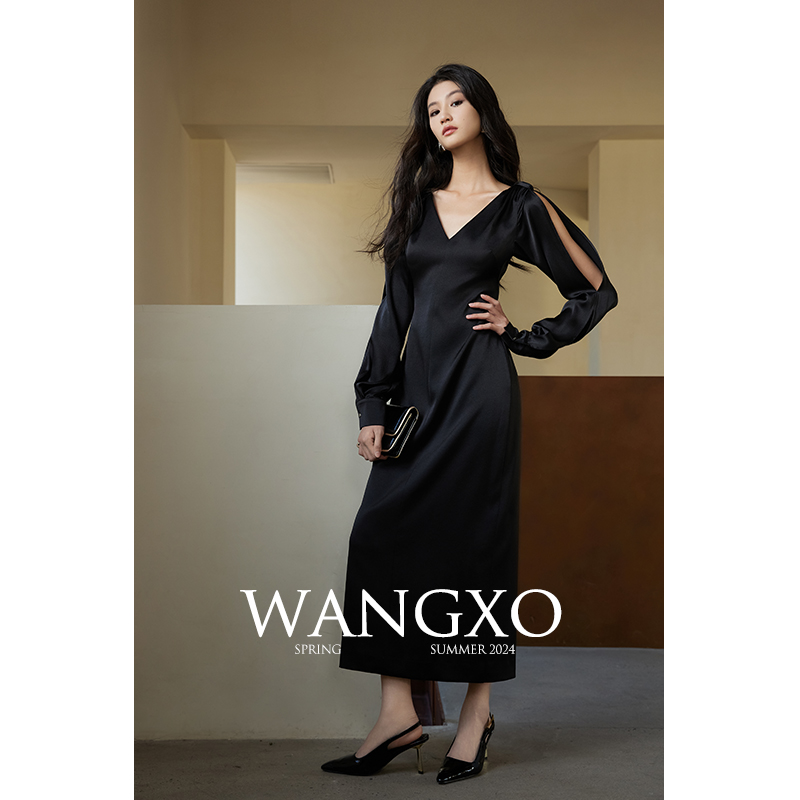 WANGXO丨轻奢贵感立体肌理感泡泡缎丨V领小众镂空袖老钱风连衣裙