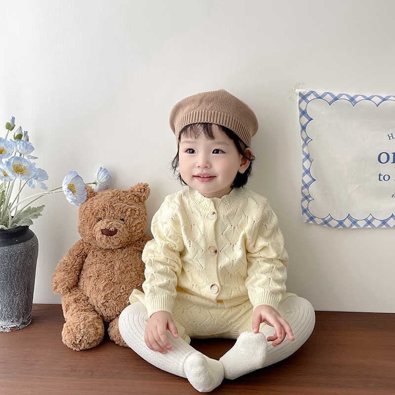 女宝宝春秋装新款针织套装婴儿长袖镂空毛衣开衫女童花边包屁短裤 - 图3