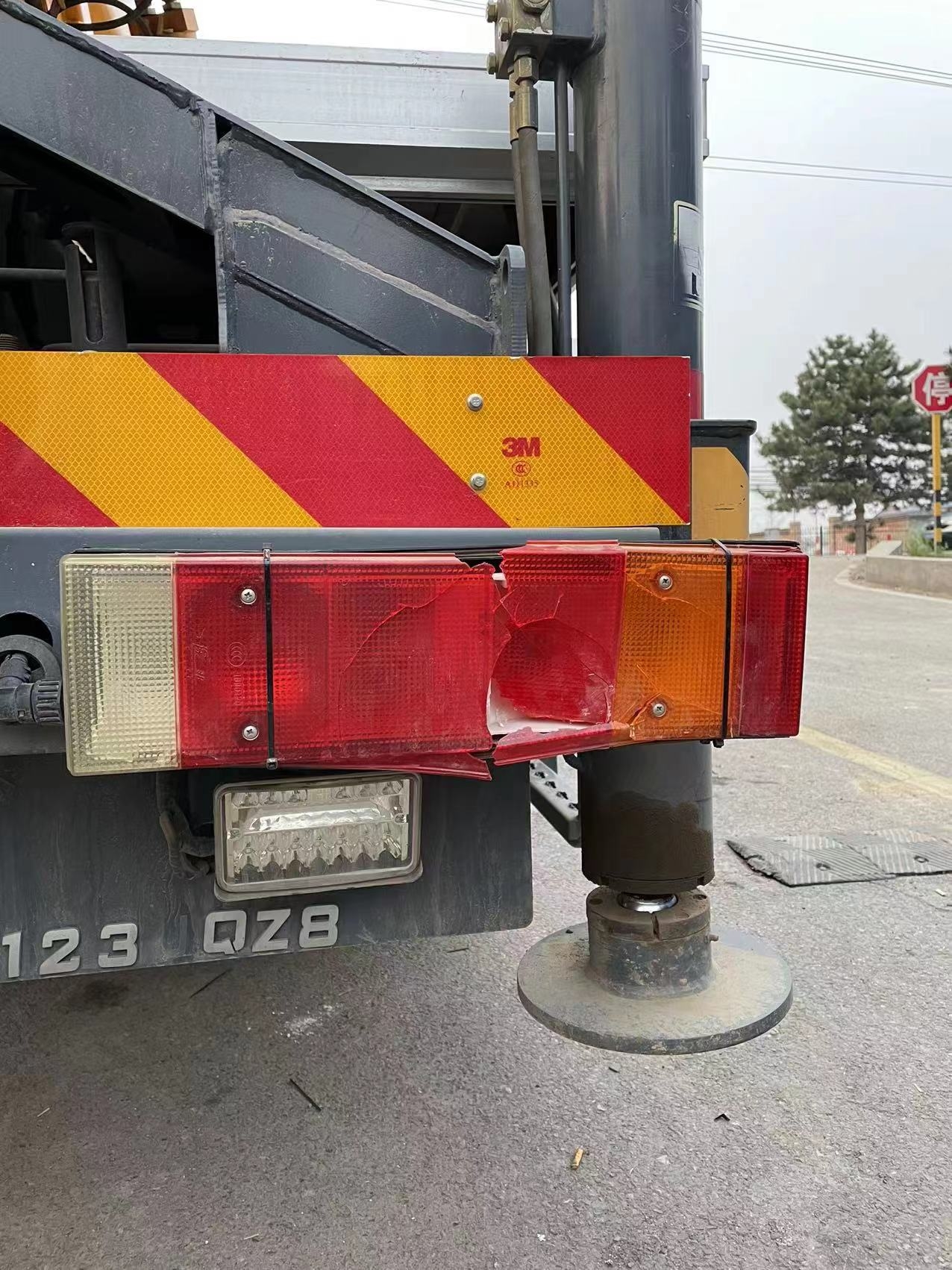 徐工吊车 XCT8吨后尾灯 徐工8吨后尾灯 后尾灯壳 原厂正品 包邮 - 图1