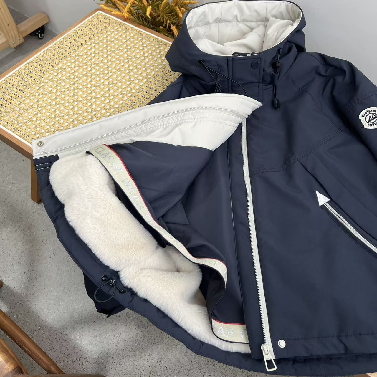 365-2025秋冬新款工装女韩版休闲百搭保暖加绒加厚外套连帽飘绳 - 图2