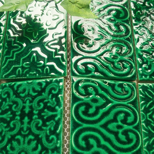 Простая длинная зеленая ретро-печь, изменяющая маленькие цветочные плитки, керамическая мозаичная ванная кухня кухня гостиная фоновая плитка стены
