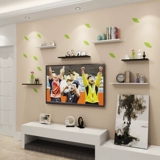 Полков на стене гостиной не содержит ударов.