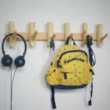 Крючок крюк крюк, подвесной свисающий стена деревянные деревянные леса свободные точки ветви ветви проезжают проходящее проходящее в дверь