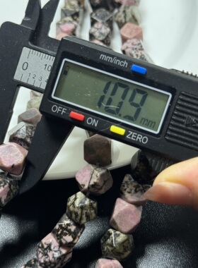 约10.7mm天然石黑线红纹石唐八棱散珠半成品DIY项链手链配珠
