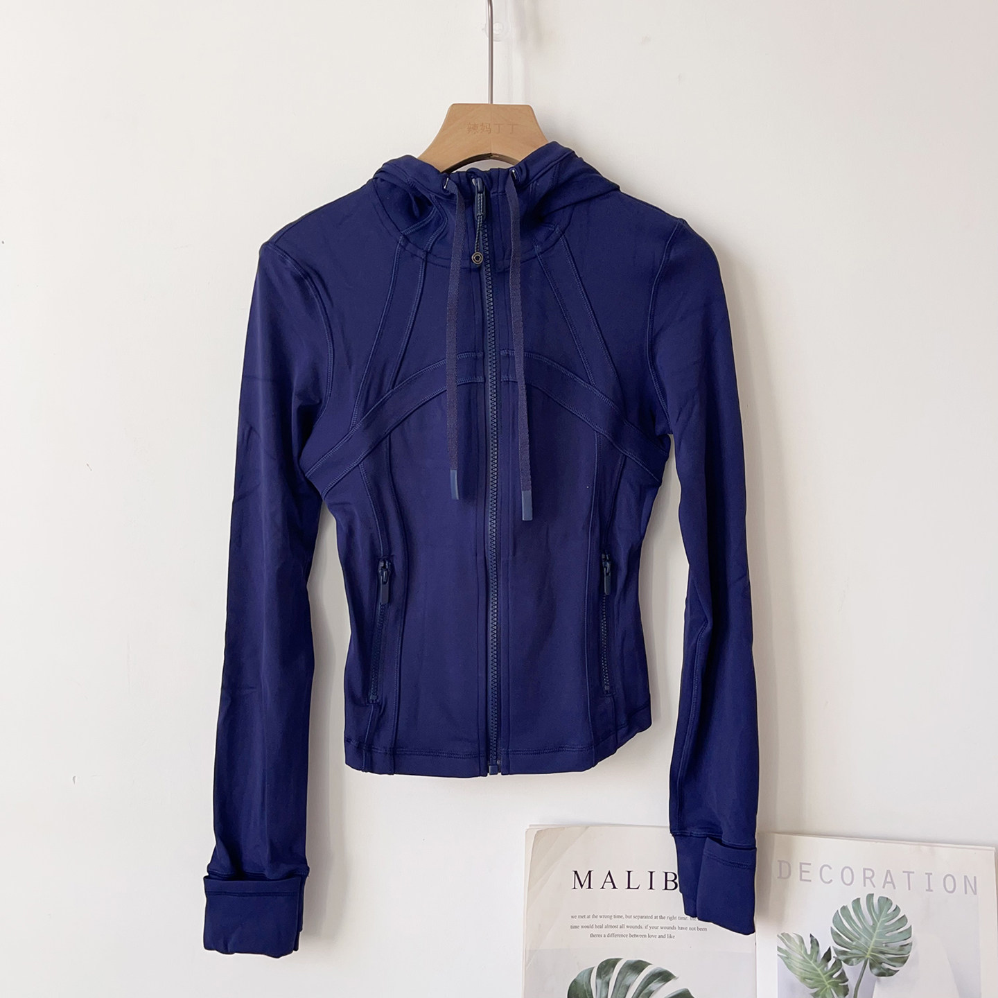 Define 女士短款连帽夹克 修身显瘦运动上衣跑步健身训练运动外套,淘宝优惠券,粉丝福利购,淘宝优惠卷