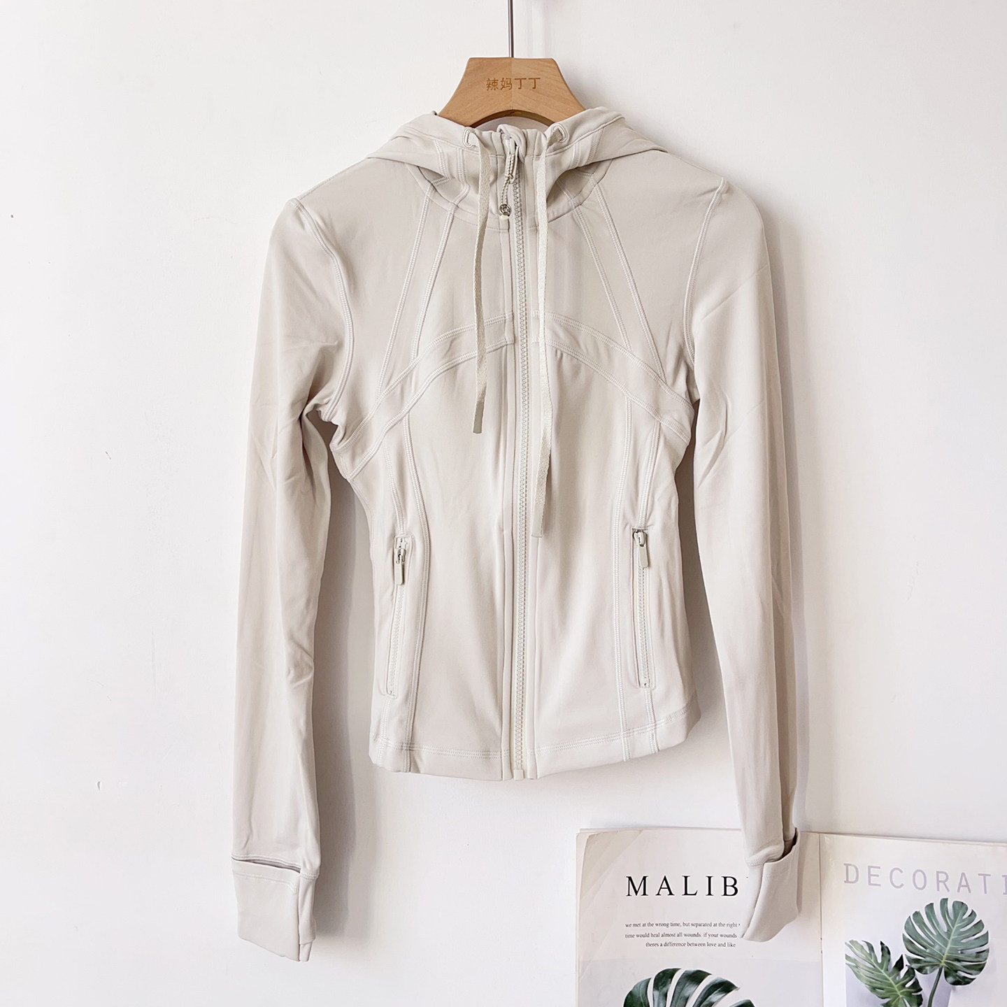 Define 女士短款连帽夹克 修身显瘦运动上衣跑步健身训练运动外套,淘宝优惠券,粉丝福利购,淘宝优惠卷