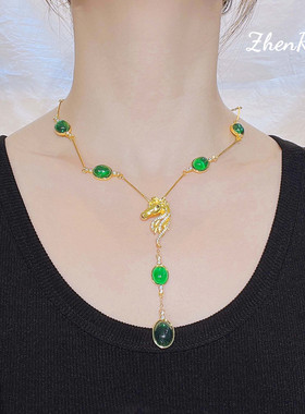 新中式祖母绿V形马头镶钻项链 时尚轻奢复古法式绿色剔透琉璃吊坠