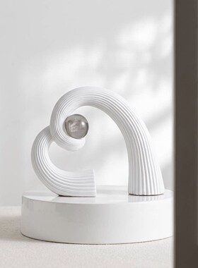 现代简约心形装饰摆件白色陶瓷家居客厅桌面工艺品创意装饰品