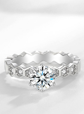 巴黎男女款仿真克拉尾指蜂巢钻戒