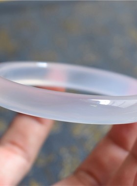 天然冰种女生玉髓手镯
