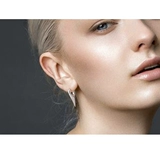 Небольшие дизайнерские серьги подходит для мужчин и женщин