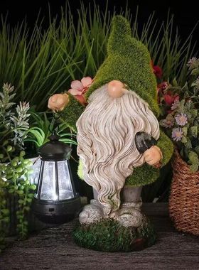 跨境亚马孙户外太阳能灯地精树脂摆件小矮人植绒装饰庭院景观灯