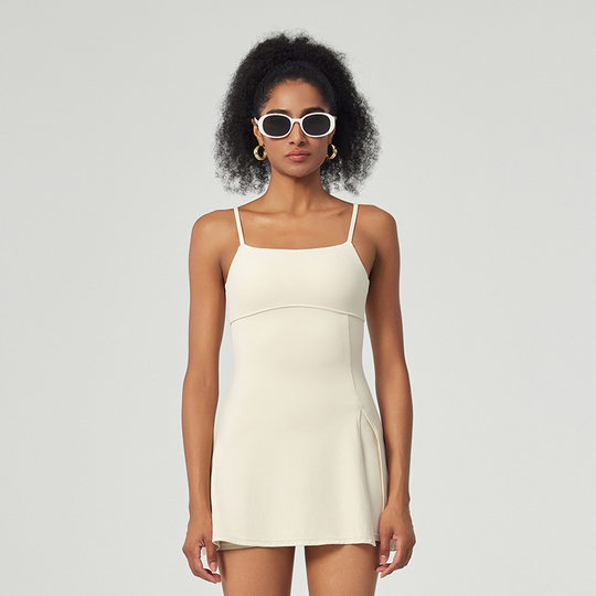 Sportkleid mit schönem Rücken und Hosenträgern, einteiliges Kleid mit Brustpolstern