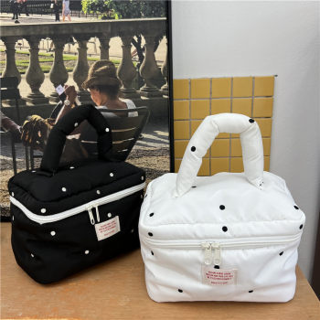 Korean ins super hot polka dot quilted cosmetic bag extra large capacity tofu bag portable travel storage bag toiletry bag