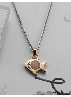 可爱暗黑风黑色小鱼项链2024新款爆款锁骨链女设计感小众配饰甜酷