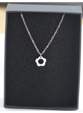 小花项链女高级感轻奢小众锁骨链新款气质简约颈链配饰礼物