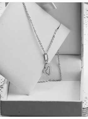 闪爱心中心项链女小众高级感轻奢设计锁骨链女ins学生闺蜜春夏备