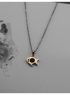 轻奢高级感甜酷锁骨链秋冬精致小众小鱼项链黑色卫衣毛衣颈链嘻哈