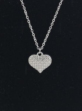 立体方格爱心项链轻奢简约女款小众设计配饰锁骨链高级感装饰颈链