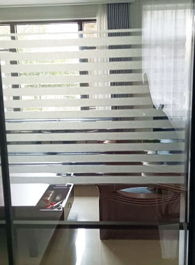 办公室条纹磨砂玻璃贴膜自粘防爆防隐私隔断腰线半透条纹闪点磨砂