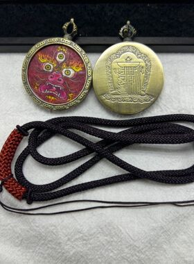 西藏唐卡圆形嘎乌盒五路财神吊坠