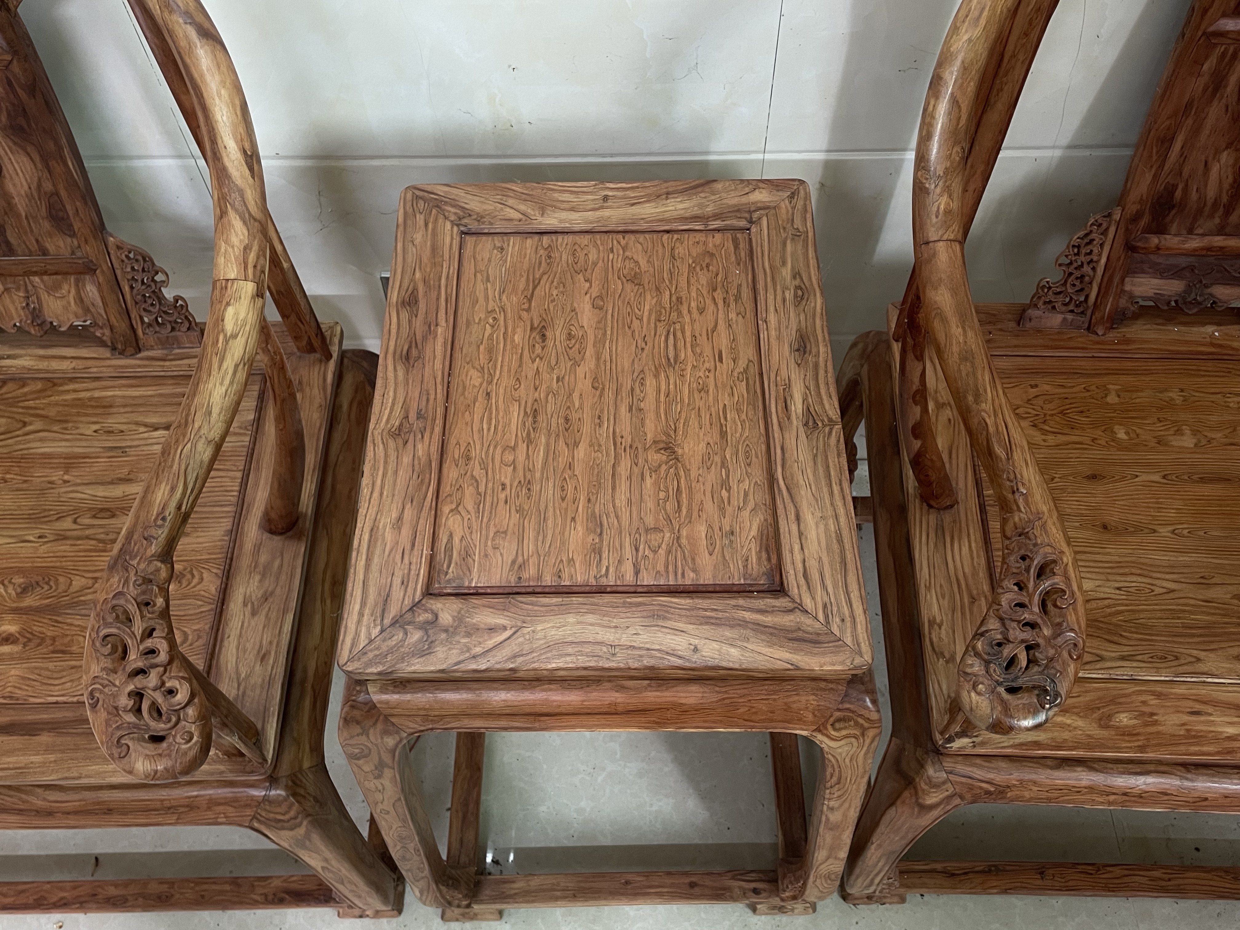 精品海南黄花梨满鬼脸纹皇宫椅三件套海南中珠工艺多板拼接 - 图1