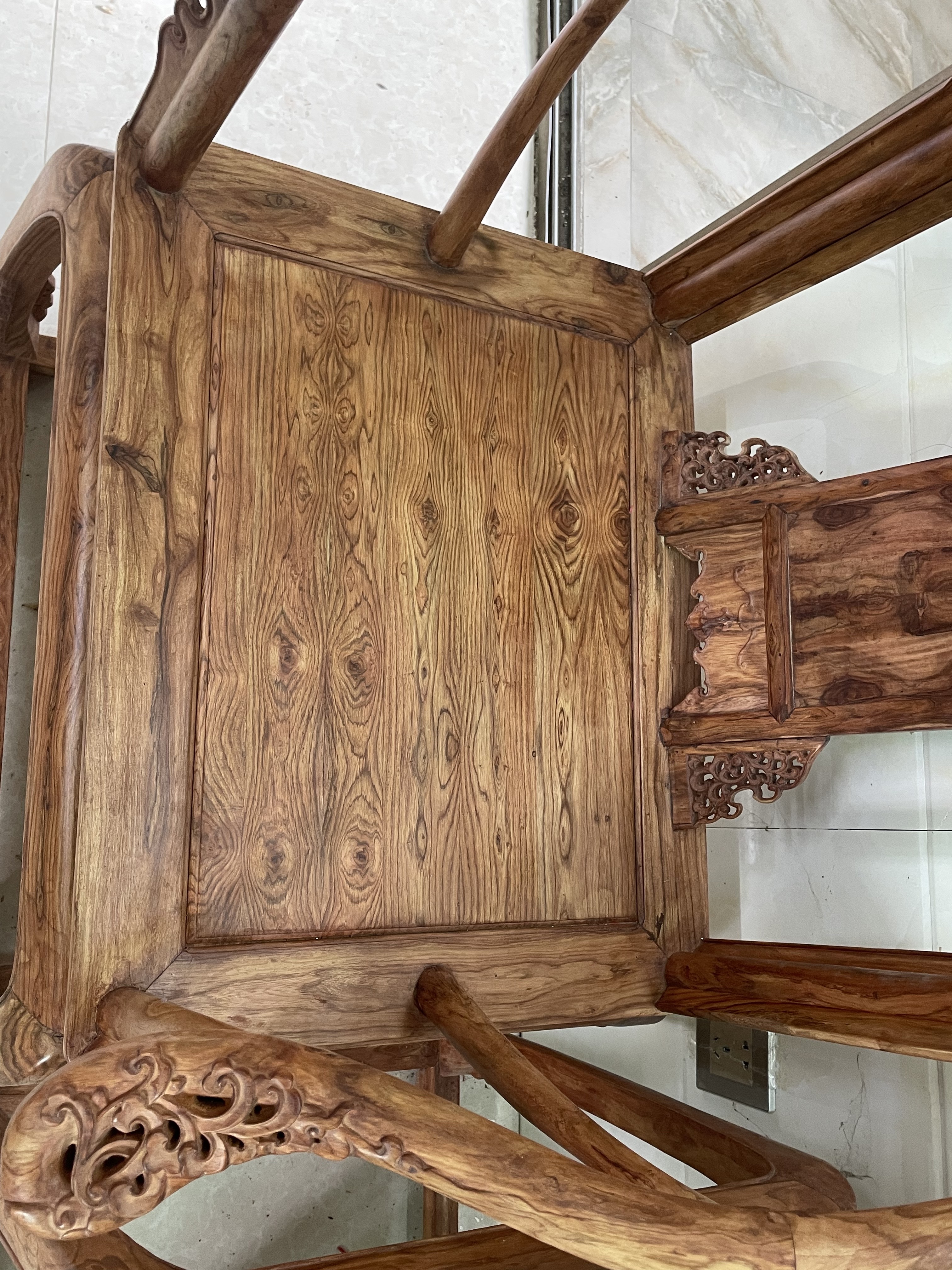 精品海南黄花梨满鬼脸纹皇宫椅三件套海南中珠工艺多板拼接 - 图3