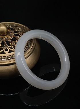 和田玉羊脂白玉手镯    重量58.667克   内径56.6mm 24051000017