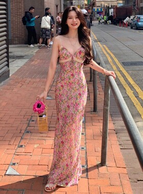 海边度假风碎花吊带连衣裙女夏2024新款辣妹性感修身气质法式长裙
