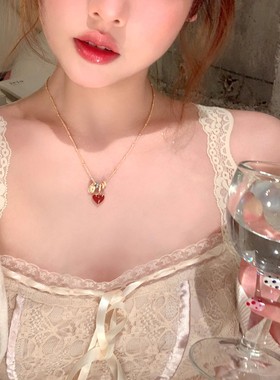 韩系甜美气质红色滴釉双面爱心吊坠项链秋冬款显白百搭气质锁骨链