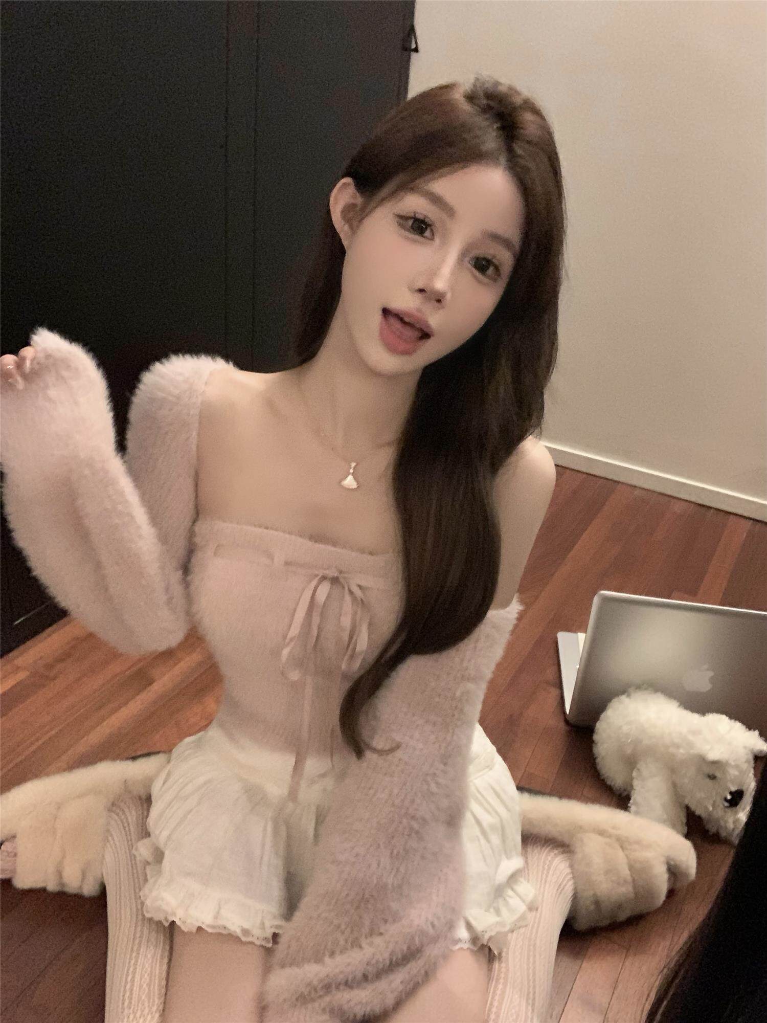 短款毛衣坎肩开衫纯欲风套装女装冬季毛绒针织抹胸背心上衣两件套,淘宝优惠券,粉丝福利购,淘宝优惠卷