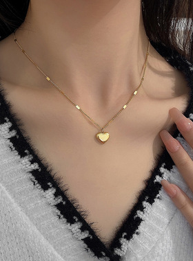 轻奢love爱心项链女百搭新款锁骨链 镀18K金简约气质桃心颈链