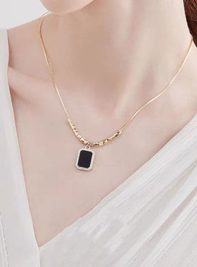 钛钢不掉色长款小众ins轻奢黑色方块吊坠气质项链女毛衣锁骨链女