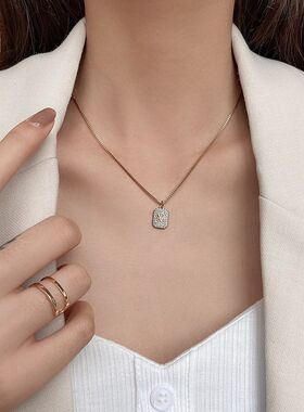 微镶钛钢项链女锁骨链时尚设计感M字母吊坠气质优雅网红颈链饰品