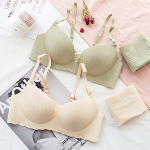 少女聚拢薄款透气内衣套装收副乳