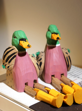 “模特范儿”木雕小摆件大长腿