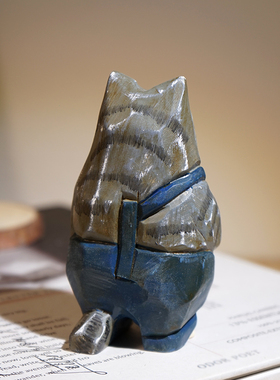 蓝裤子条纹猫手工木雕小摆件