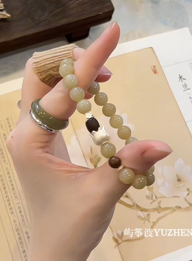 纯银和田玉糖玉手串搭配红木