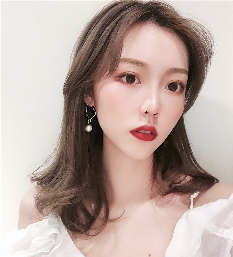 版不对称个姓珍珠字母耳坠女耳环 AB 原创欧美时尚高级感复古磨砂金 版不对称个姓珍珠字母耳坠女耳环 AB 原创欧美时尚高级感复古磨砂金