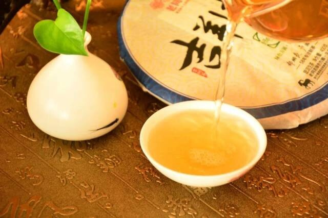 老同志普洱茶 吉羊传奇 2015羊年生肖茶 生茶饼 收藏品 包邮 - 图3