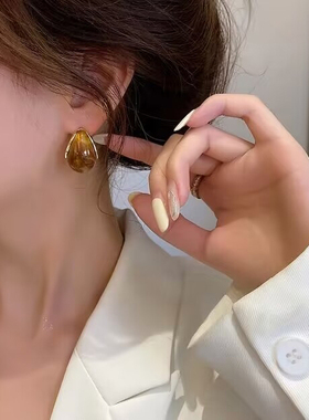 琥珀色树脂弧形水滴女士耳钉