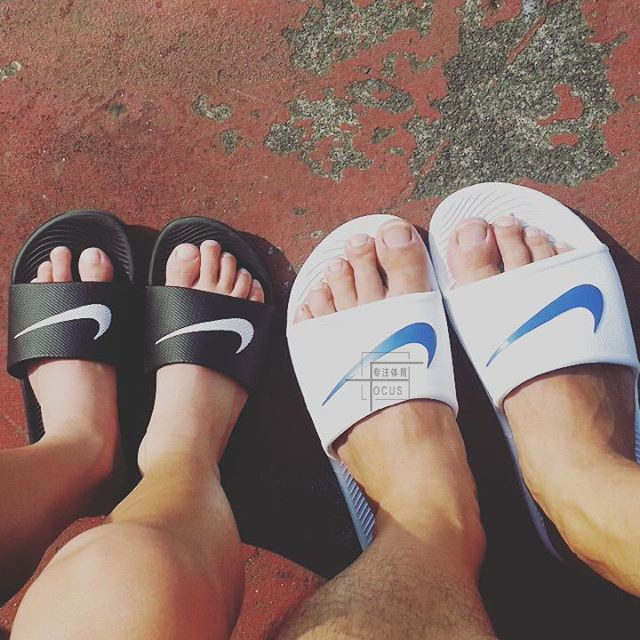 nike kawa shower on feet