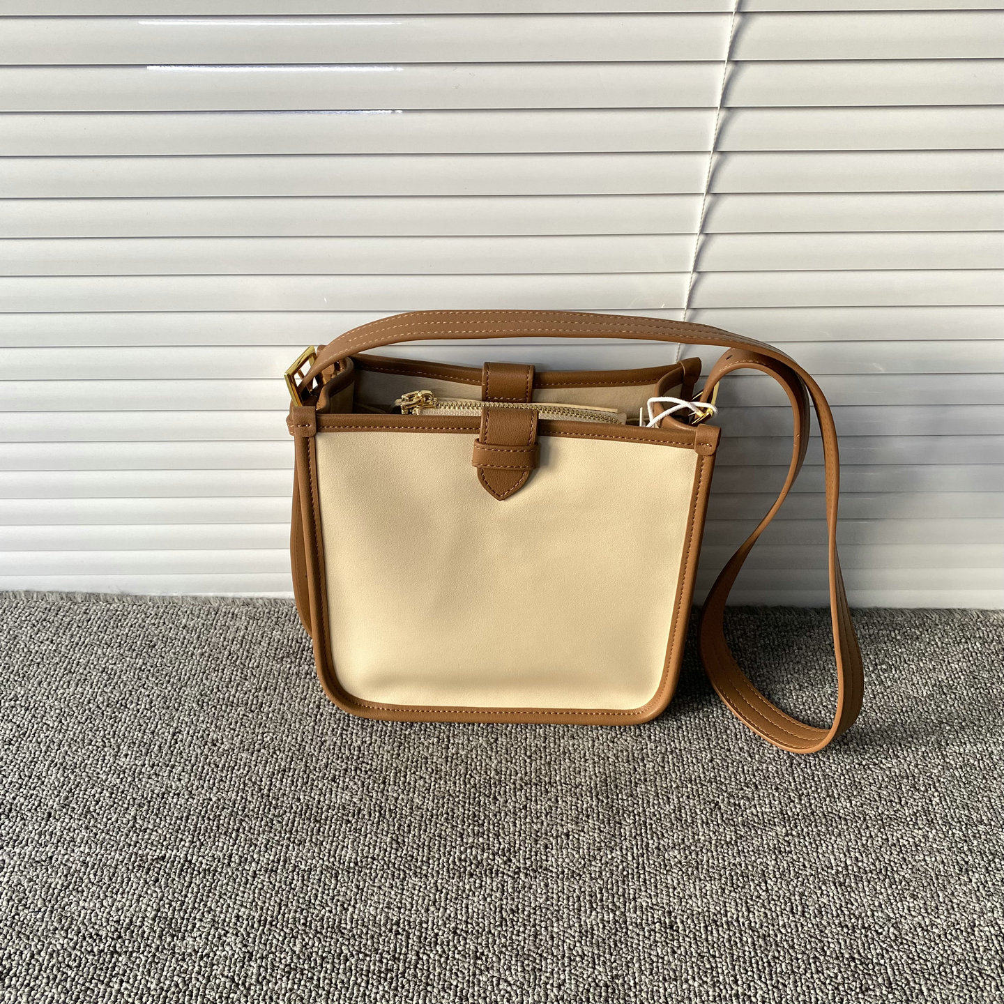 柜价几百块～真皮牛皮水桶包包女2025新款通勤女包斜挎包单肩包,淘宝优惠券,粉丝福利购,淘宝优惠卷