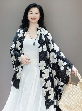 轻奢高级感！黑色花朵披肩女外搭高端大气上档次空调房旅游围巾