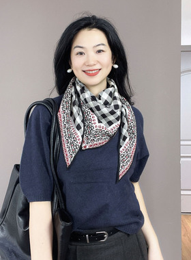 灰色格子羊毛真丝丝巾女2026新款春秋高档护颈装饰三角巾围巾披肩