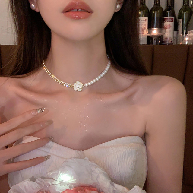 Camellia Love~French Camellia Pearl Necklace