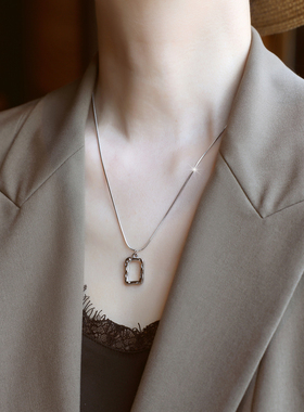 ZOXI简约百搭几何画框毛衣项链女